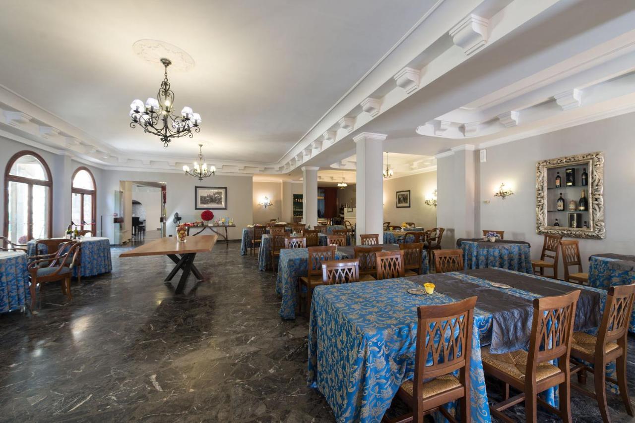 Hotel Corallo มอนเตกาตินี แตร์เม ภายนอก รูปภาพ